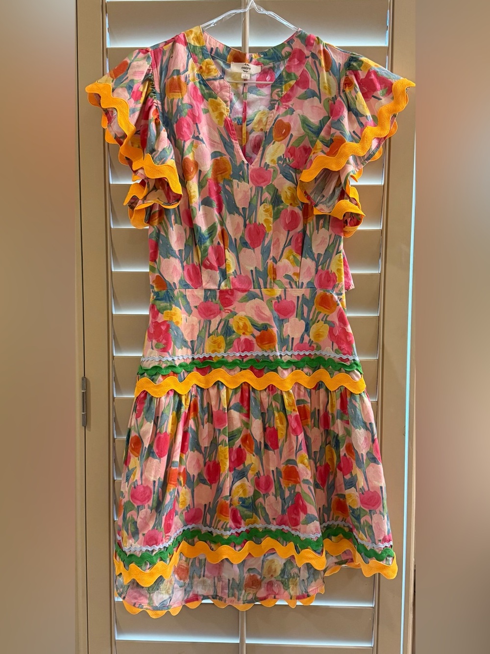 Entro size large tulip ruffle dress